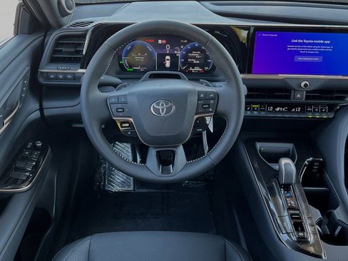 New 2025 Toyota Crown Signia image 16