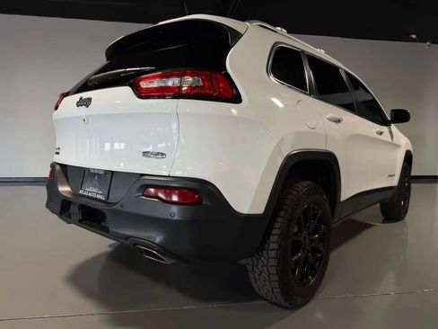 Used 2016 Jeep Cherokee Latitude w/ Comfort/Convenience Group AWD/4WD image 4