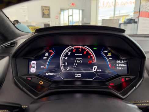 Used 2022 Lamborghini Huracan EVO RWD image 20