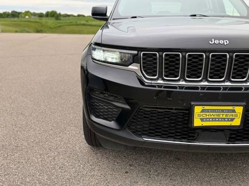 Used 2023 Jeep Grand Cherokee Laredo AWD/4WD image 4