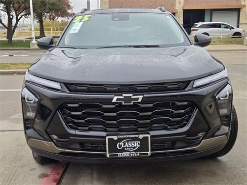 Used 2025 Chevrolet Trax ACTIV w/ Sunroof Package image 2