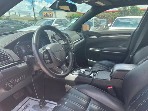 Used 2018 Chrysler 300 S w/ 300S Premium Group RWD image 21