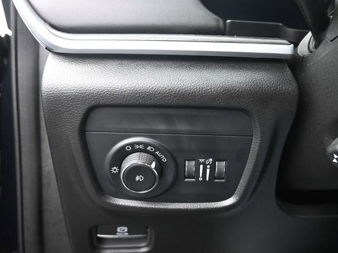 Used 2024 Jeep Grand Cherokee Limited w/ Luxury Tech Group II image 33