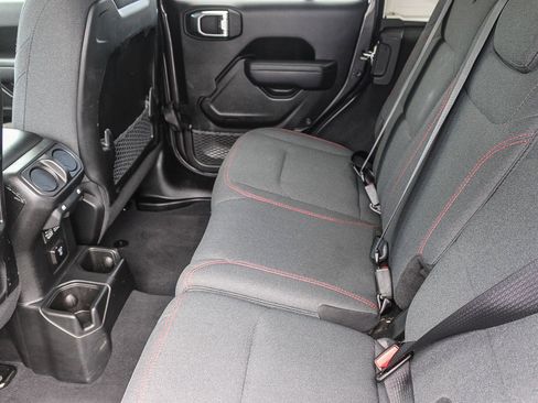 Used 2025 Jeep Wrangler Unlimited Rubicon AWD/4WD image 19
