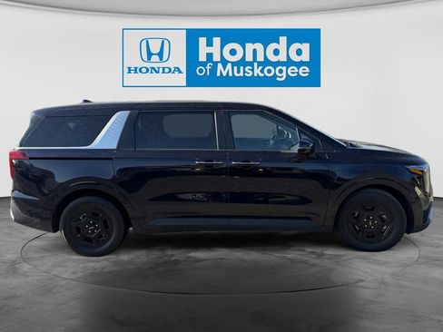 Used 2026 Kia Carnival FWD image 4