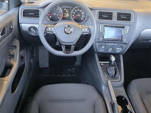 Used 2016 Volkswagen Jetta SE FWD image 10