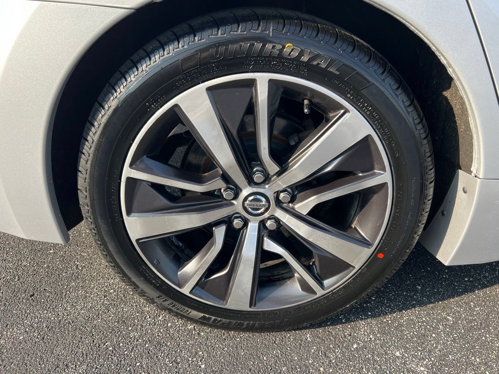 Used 2020 Nissan Maxima 3.5 SV w/ Floor Mat Group FWD image 32
