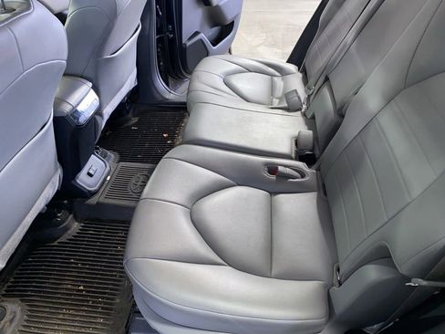 Used 2020 Toyota Highlander XLE AWD/4WD image 8