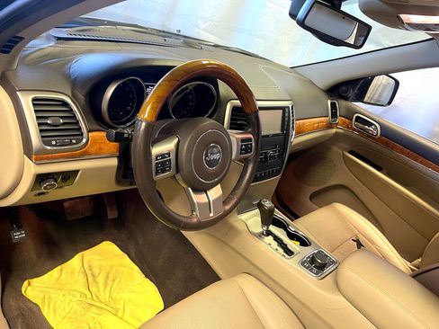 Used 2011 Jeep Grand Cherokee Overland image 25