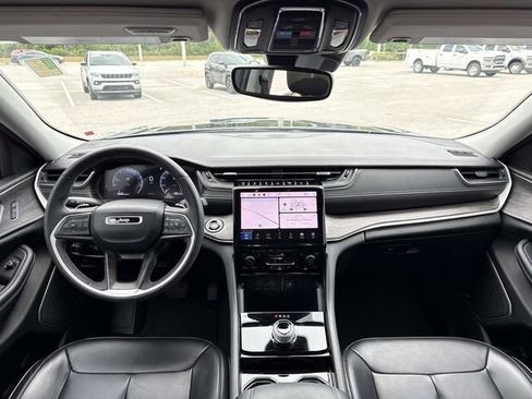 Used 2023 Jeep Grand Cherokee Limited RWD image 13