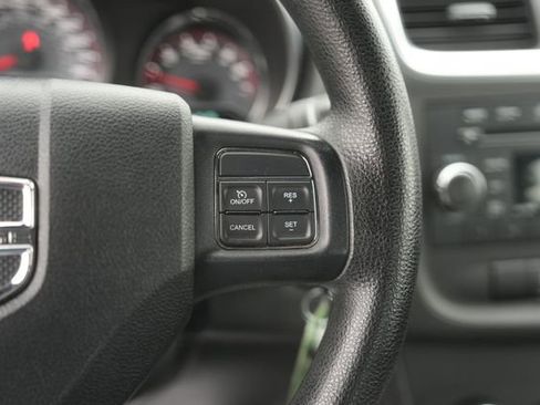 Used 2013 Dodge Avenger SE image 23