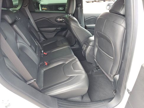 Used 2020 Jeep Cherokee Latitude Plus image 23