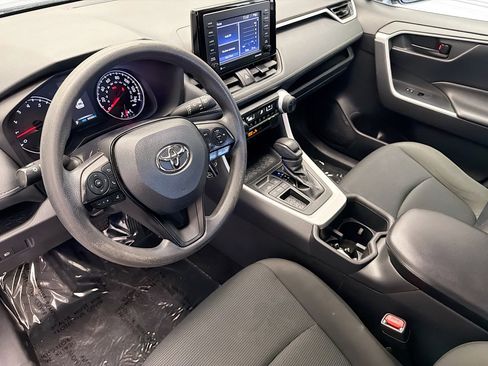 Used 2022 Toyota RAV4 LE w/ Carpet Mat Package (TMS) FWD image 7