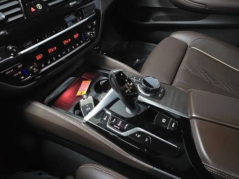 Used 2021 BMW M550i xDrive w/ Executive Package AWD/4WD image 30