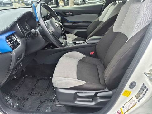 Used 2019 Toyota C-HR XLE FWD image 13