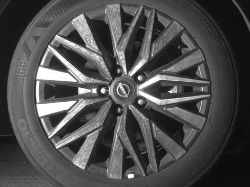 Used 2025 Nissan Altima 2.5 SV FWD image 13