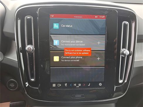 New 2025 Volvo XC40 B5 Core w/ Protection Package Premier image 14