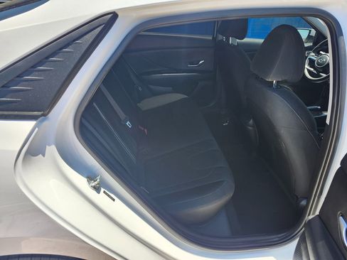Used 2021 Hyundai Elantra SEL FWD image 19