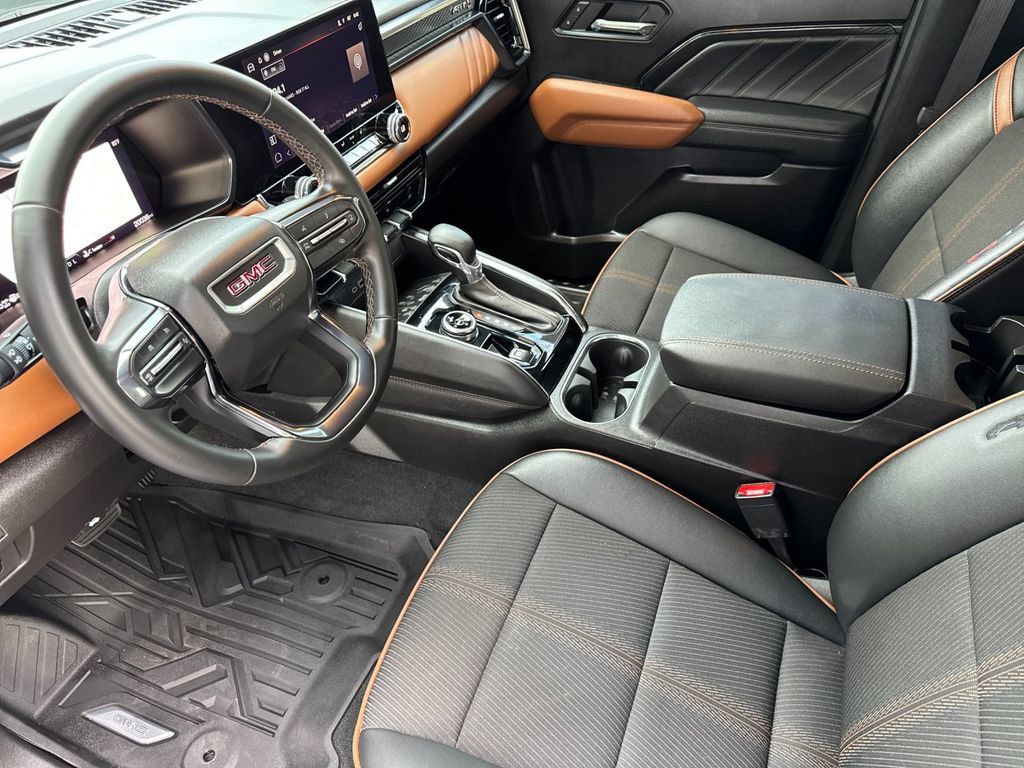 Used 2025 GMC Canyon AT4 AWD/4WD image 9