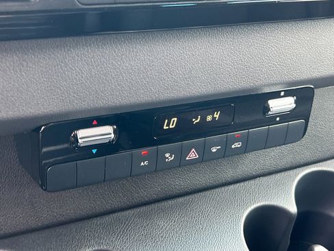 Used 2025 Mercedes-Benz Sprinter 2500 image 17