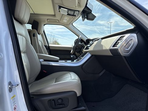 Used 2019 Land Rover Range Rover Sport HSE AWD/4WD image 32