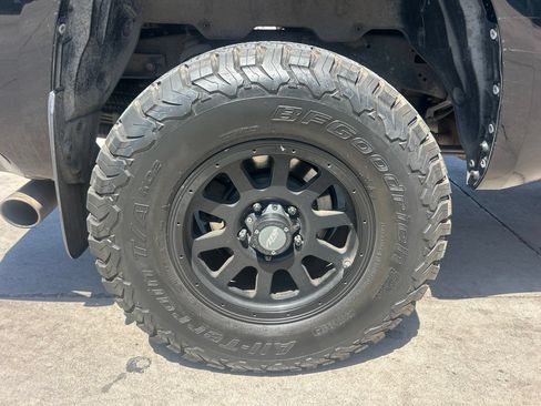 Used 2017 Toyota Tundra SR5 AWD/4WD image 3