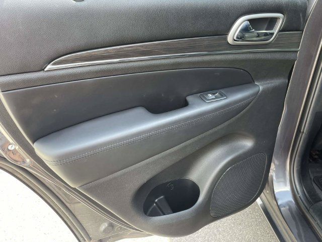 Used 2018 Jeep Grand Cherokee Overland AWD/4WD image 7