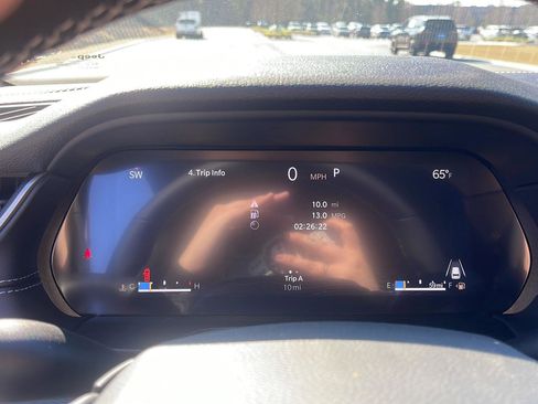 New 2025 Jeep Grand Cherokee Altitude image 15