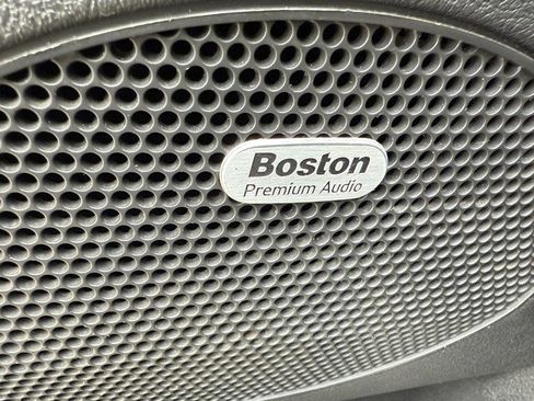 Used 2010 Jeep Grand Cherokee Laredo w/ Sun/Sound Group image 15