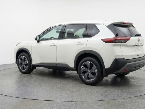 Used 2025 Nissan Rogue SV image 6