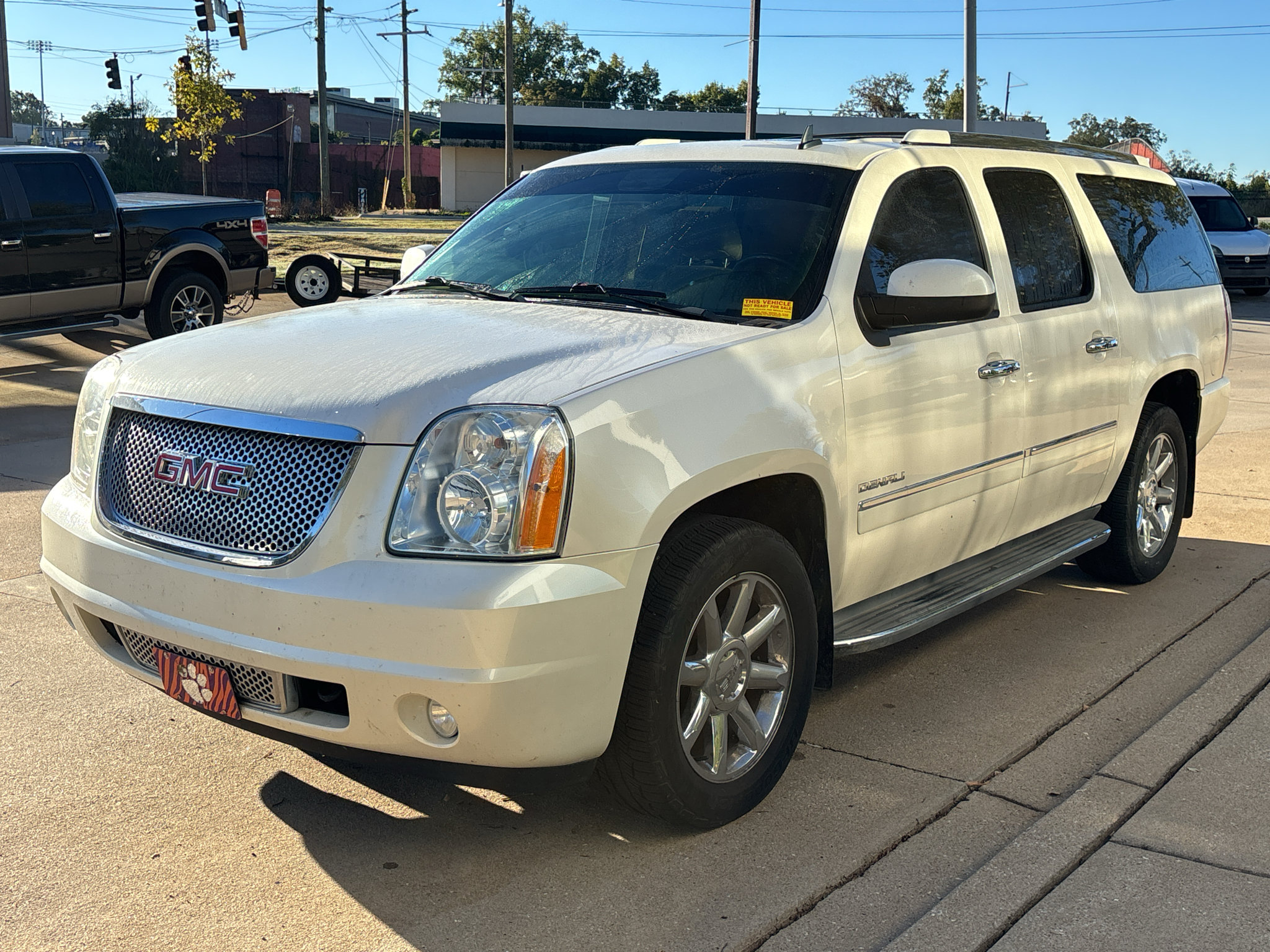 Used 2013 GMC Yukon XL Denali RWD image 4