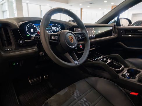 Used 2024 Porsche Cayenne Turbo GT AWD/4WD image 20