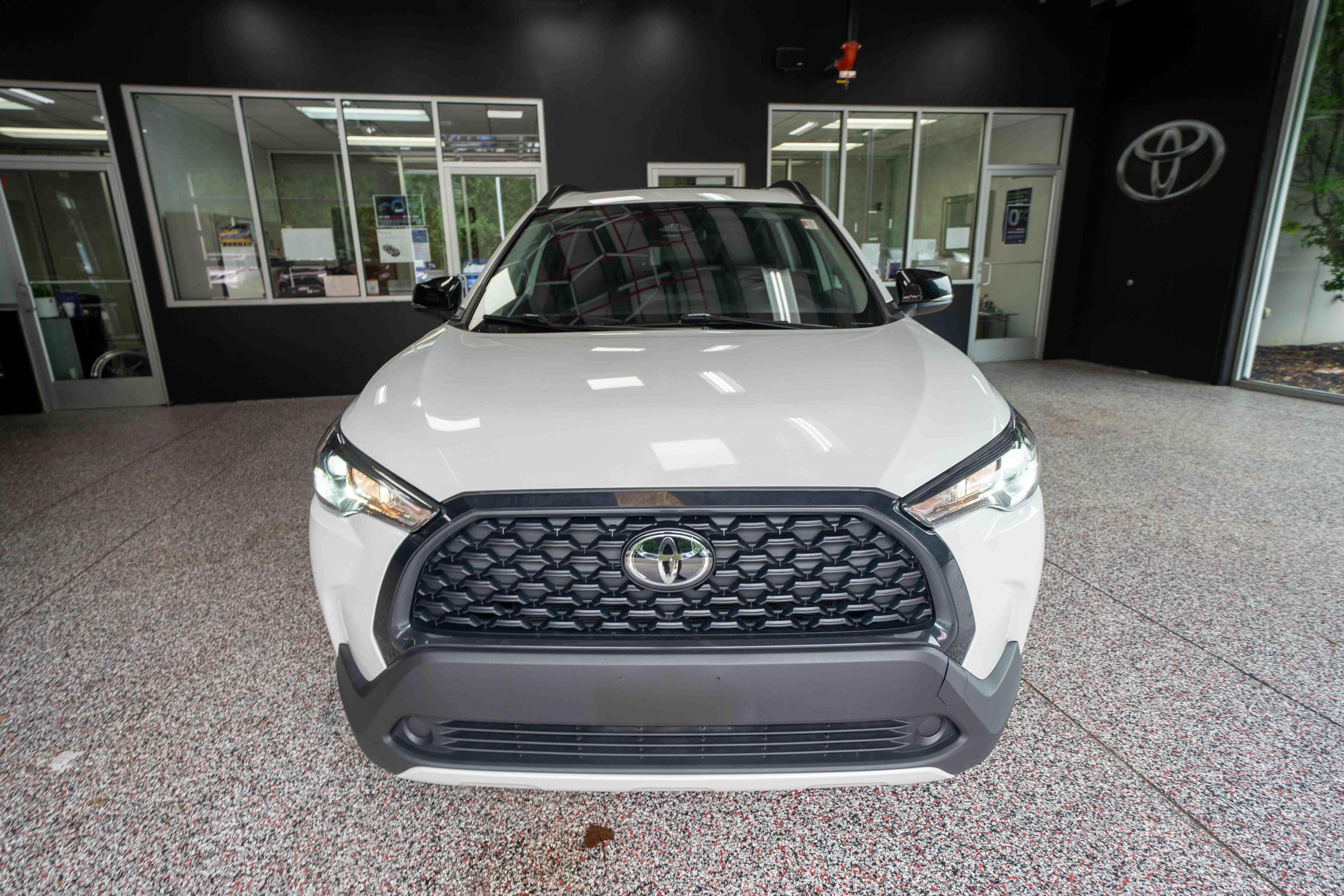 Used 2025 Toyota Corolla Cross LE w/ Moonroof Package AWD/4WD image 6