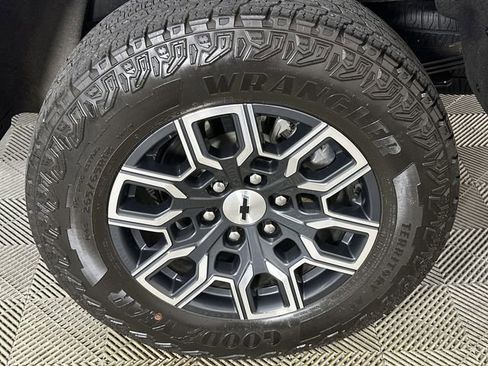 Used 2023 Chevrolet Colorado Z71 AWD/4WD image 34