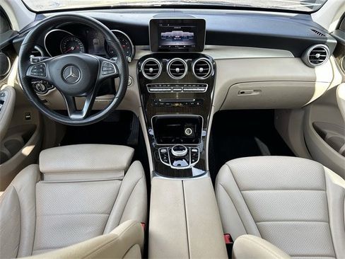Used 2019 Mercedes-Benz GLC 300 4MATIC image 2