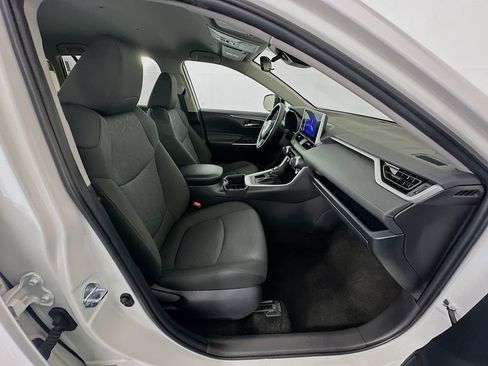 Certified 2025 Toyota RAV4 XLE FWD image 28