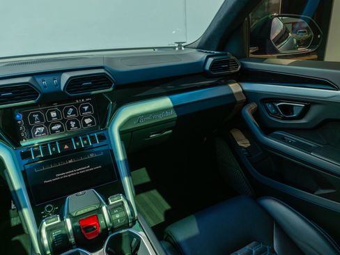 Used 2021 Lamborghini Urus image 67