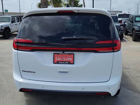 New 2026 Chrysler Pacifica Select FWD image 7