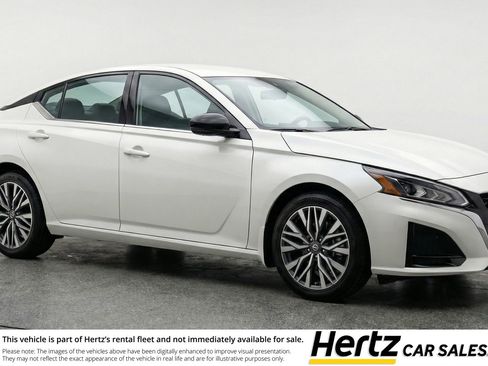 Used 2025 Nissan Altima 2.5 SV image 1