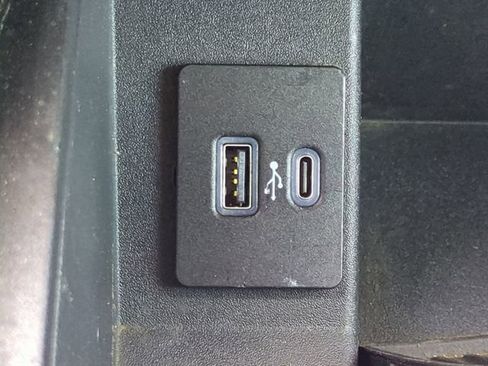 Used 2022 Ford F250 XLT w/ XLT Premium Package AWD/4WD image 24