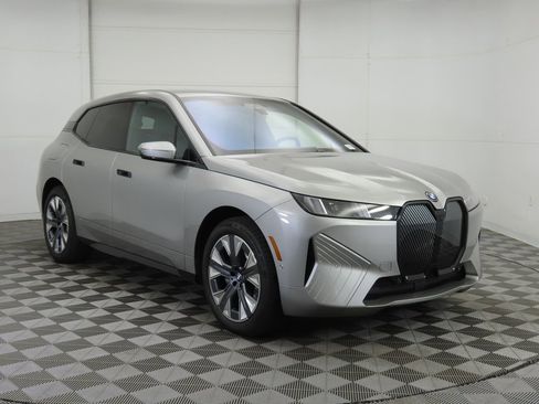 New 2026 BMW iX xDrive45 image 3