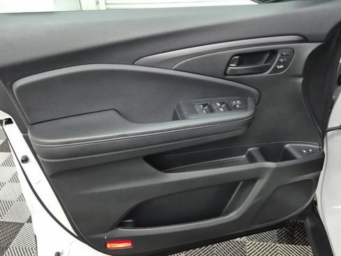 Certified 2023 Honda Passport EX-L image 19