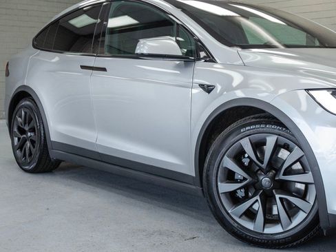 Used 2024 Tesla Model X image 11