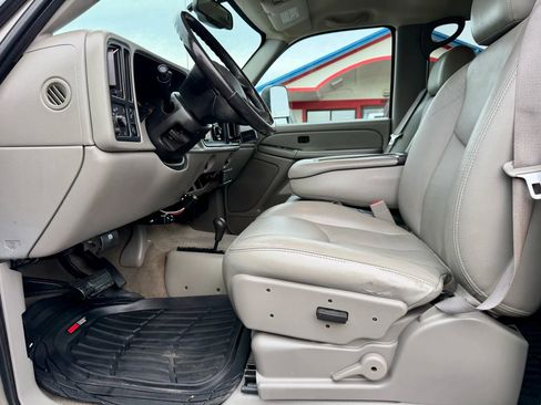 Used 2007 Chevrolet Silverado 2500 LT w/ Heavy-Duty Power Package image 10