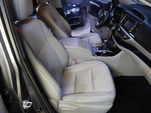 Used 2014 Toyota Highlander Plus AWD/4WD image 13