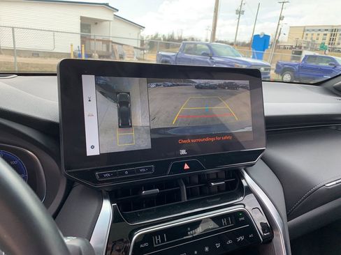 Used 2023 Toyota Venza Limited image 25