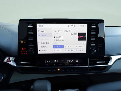 Certified 2022 Toyota Sienna LE image 38