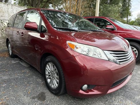 Used 2016 Toyota Sienna XLE Premium FWD image 1