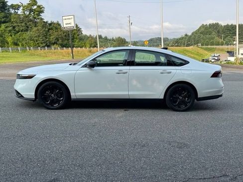 Used 2025 Honda Accord SE image 4