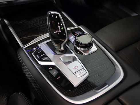 Used 2019 BMW 750i RWD image 46
